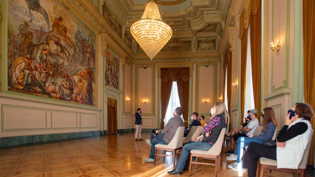 Grupo de visitantes do Palácio Piratini