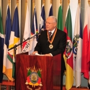 Recebendo a medalha do mérito farroupilha da Assembleia legislativa 