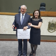 Recebendo o título de cidadão Porto alegrense na câmara dos vereadores 