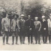 Conferência de Bagé (14 de novembro de 1923) / Acervo do IHGRGS

Presentes na fotografia, da esquerda para a direita:
Menna Barreto, Chiquinote Pereira, Leonel Rocha, Honório Lemes, Assis Brasil, Setembrino de Carvalho, Angelo Pinheiro Machado, Zeca Netto, Felipe Portinho, Estácio Azambuja
