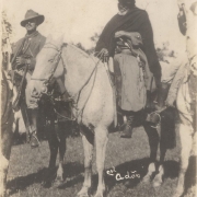 Adão Latorre (1923) / Acervo do IHGRGS
 - 
A importância de conhecermos a procedência dos acervos está nas impressões de quem escreve sobre as fotografias. Tanto a fotografia do Coronel Fabrício Vieira quanto a de Adão Latorre expressam o descontentamento do autor junto aos fotografados. Tal questão é de grande relevância para a pesquisa histórica uma vez que, acerca de uma mesma personagem, narrativas diversas são construídas.
